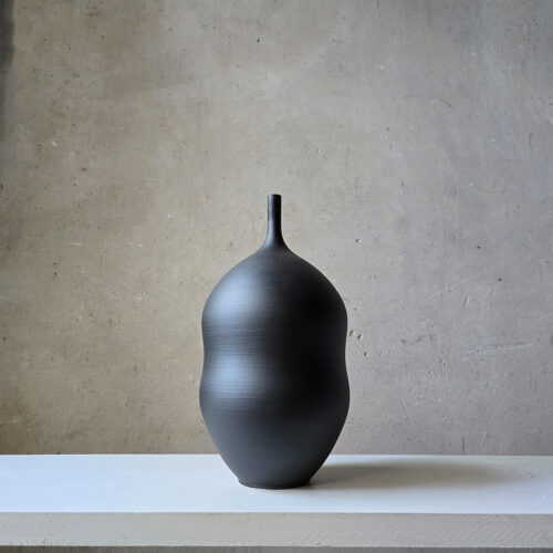 Jarrón Unikas Black #201– Edición Escultórica (34cm)