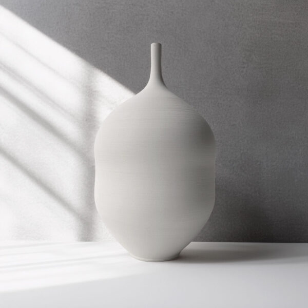 202 Unikas Quartz #202 – Jarrón Escultórico Blanco (32cm)